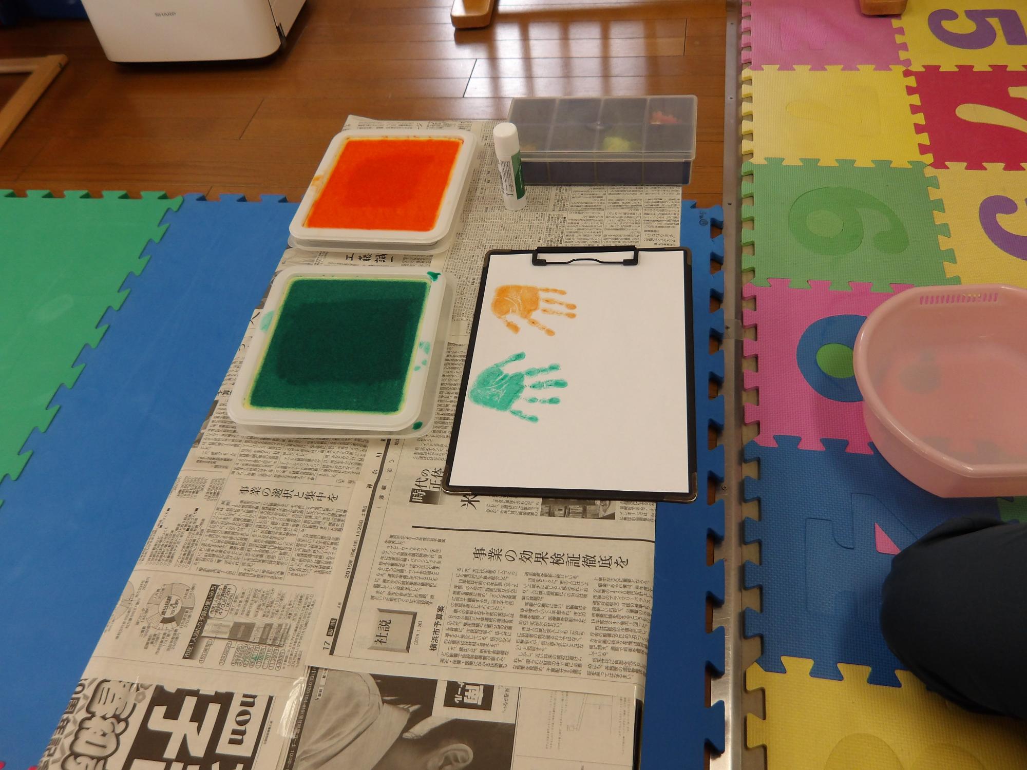 手形足型スタンプ会場の様子の写真