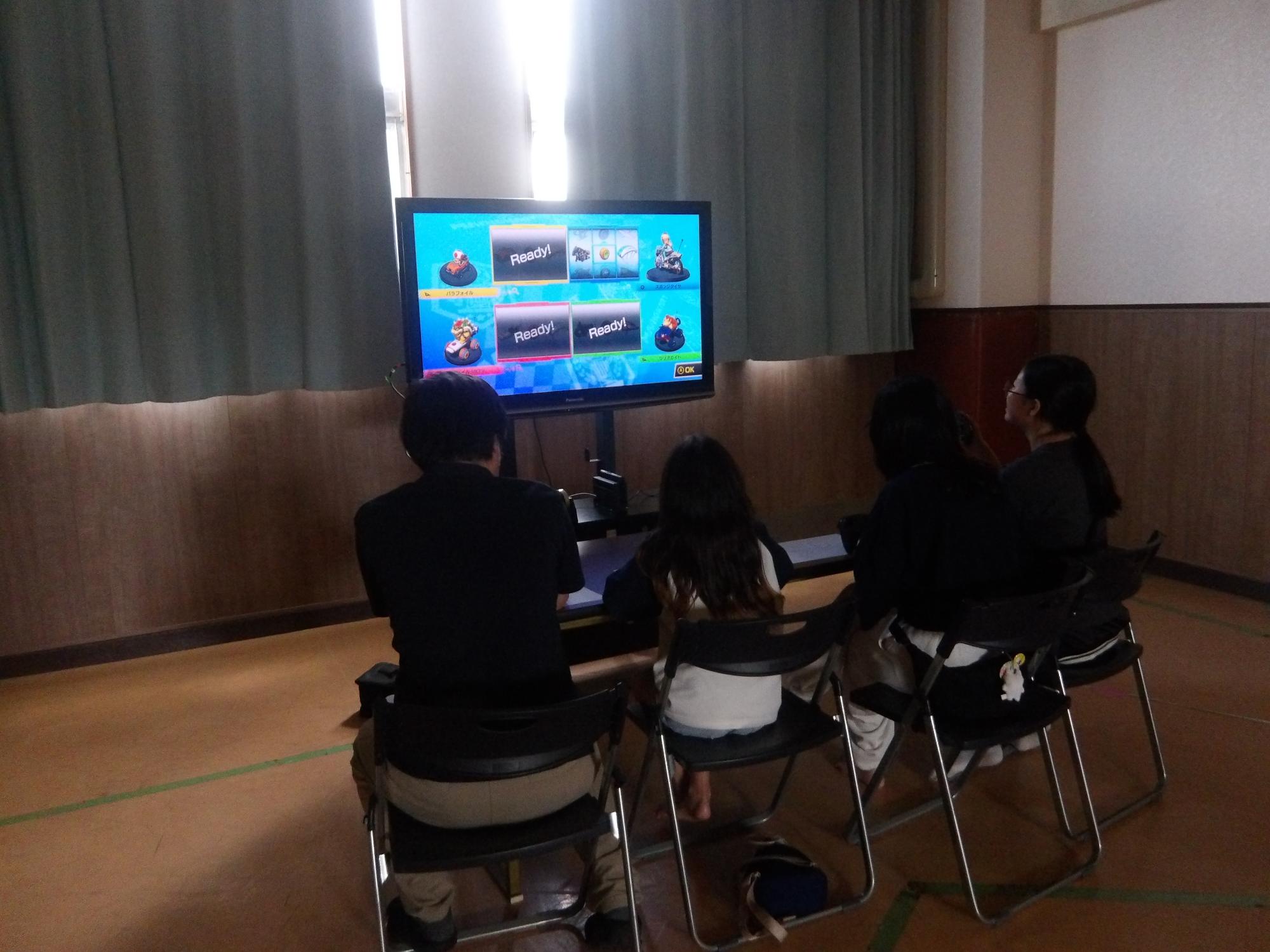 マリオカート8で遊んでいる様子の写真