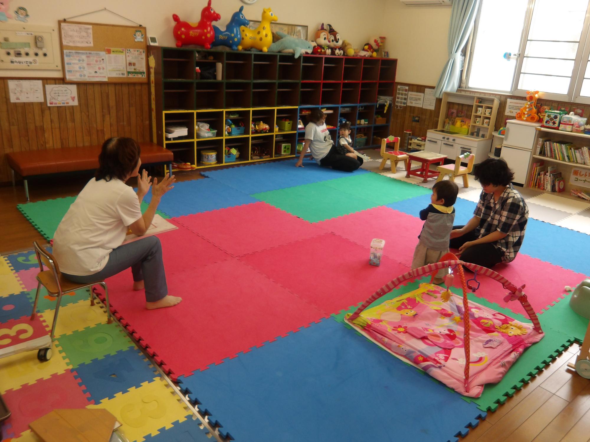 お話しをしている様子の写真