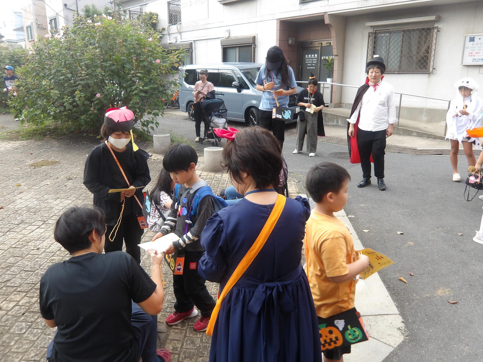 ハロウィンパレードでゴスペル鍼灸院に行った様子の写真