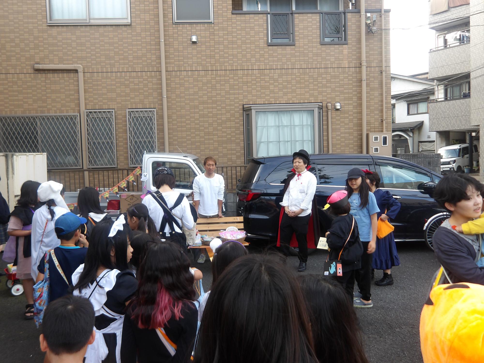 ハロウィンパレードで斉藤自転車に行った様子の写真