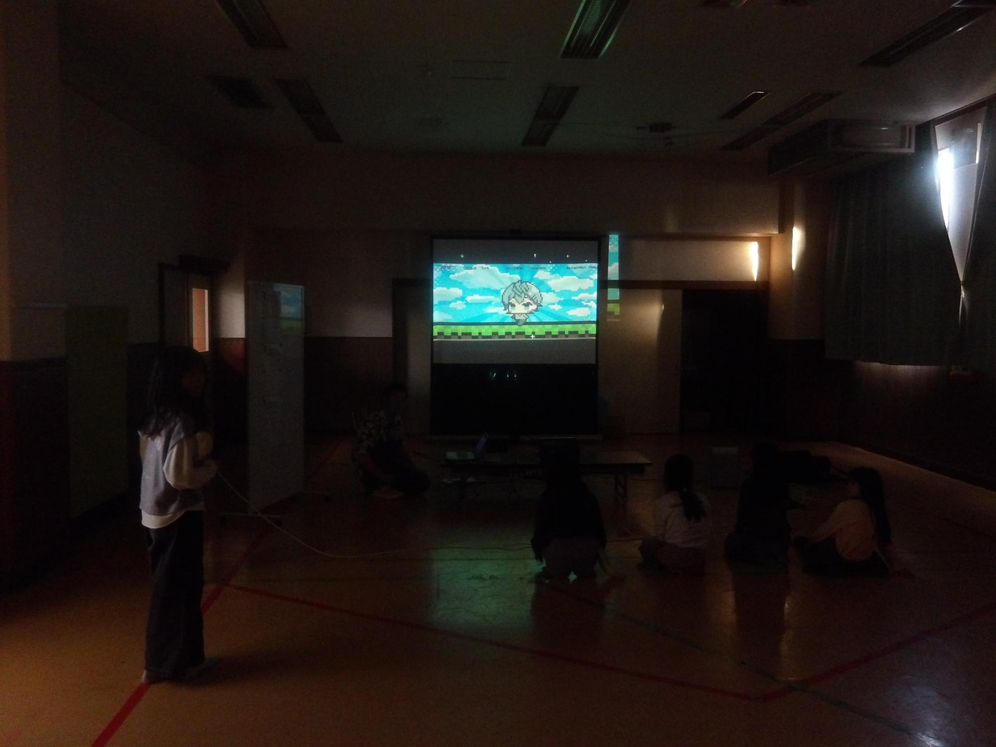 カラオケを楽しんでいる様子の写真