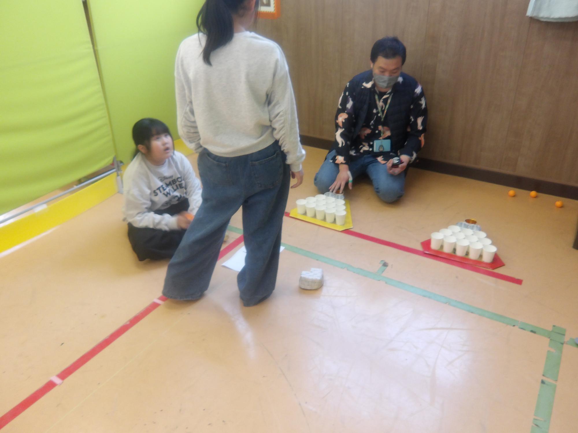 ピンポンカップインを準備している様子の写真