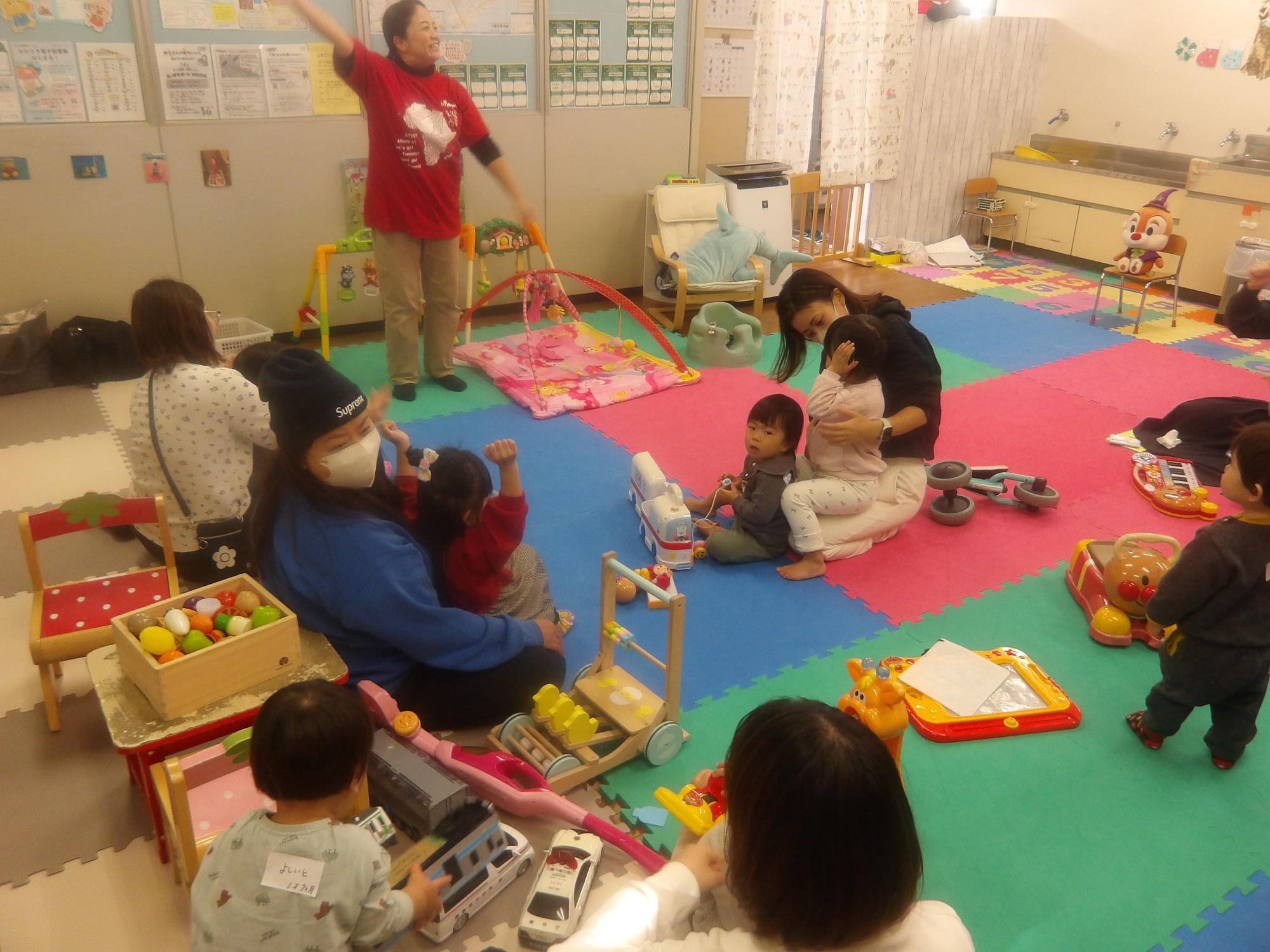 行事が始まる様子の写真