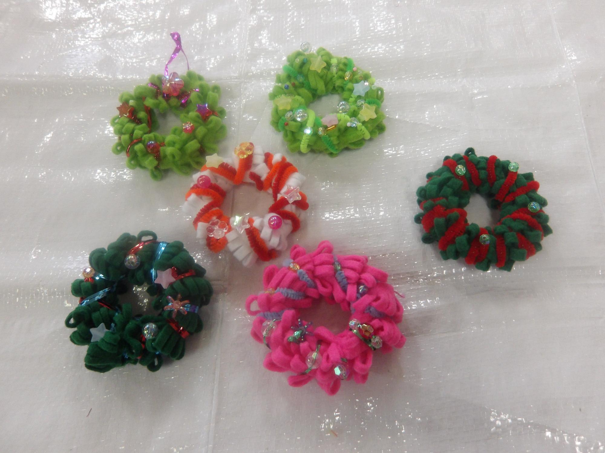 クリスマスリースの作成の写真