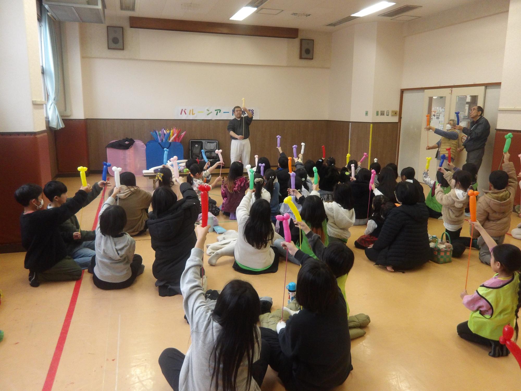 ねずみロケットを打つ様子の写真