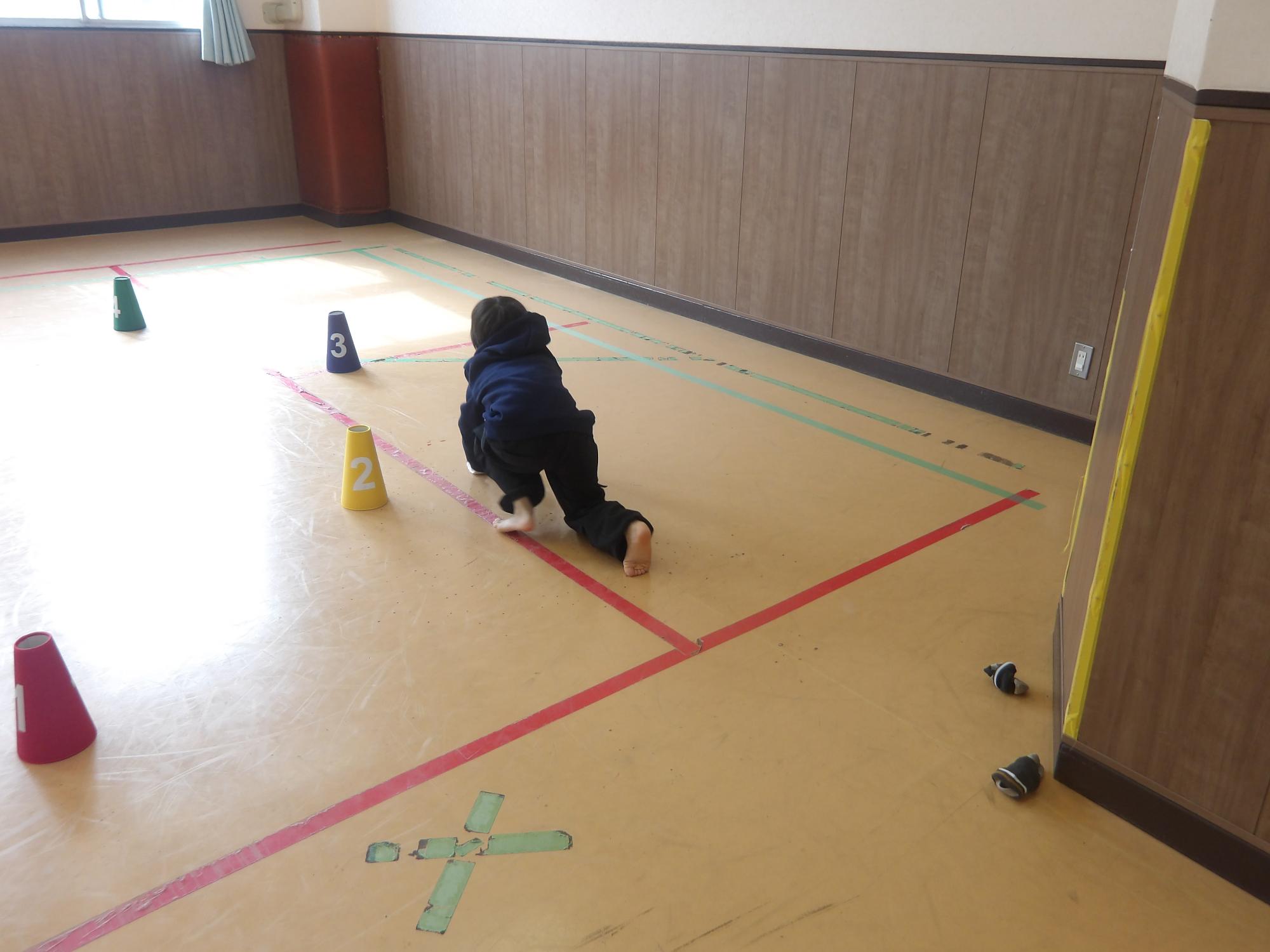 雑巾レースをしている様子の写真