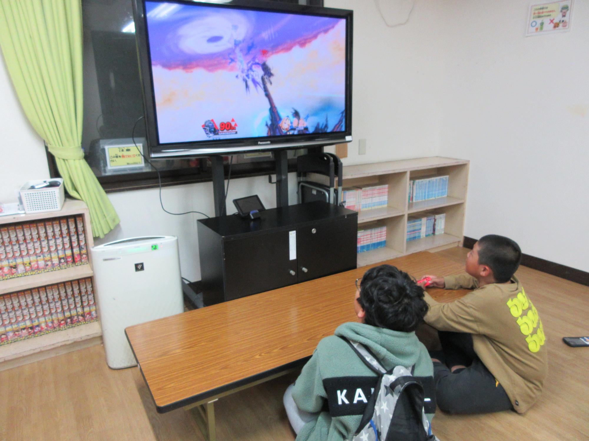 フリー対戦で遊ぶ児童の様子