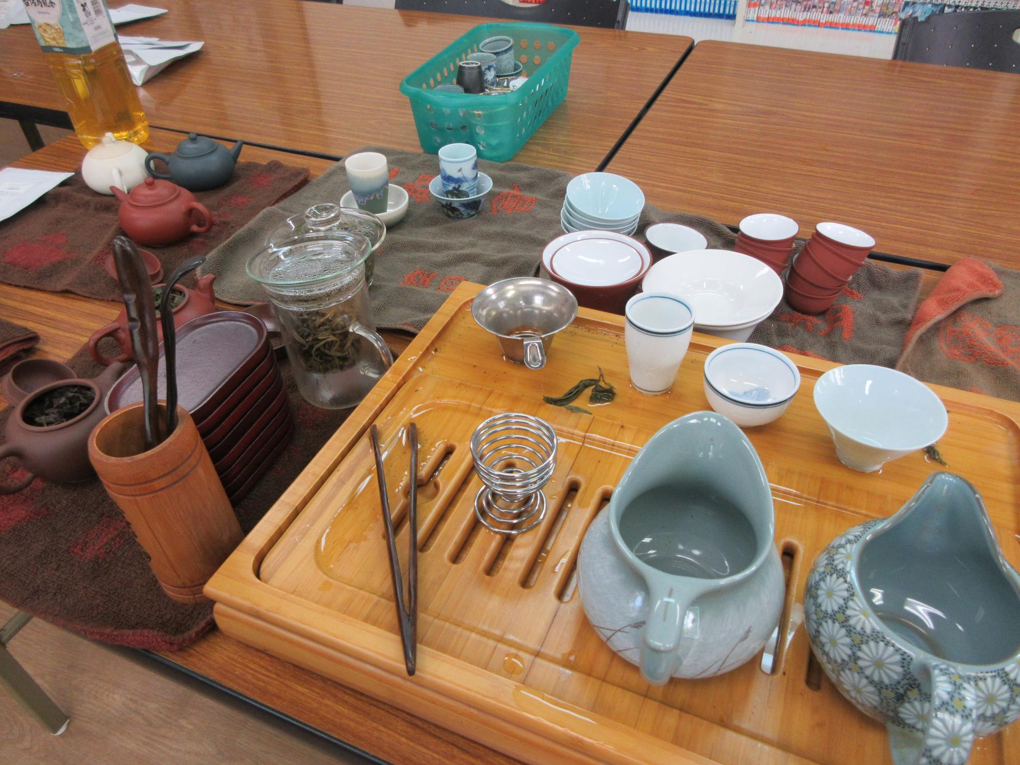 使用した茶器や道具の写真