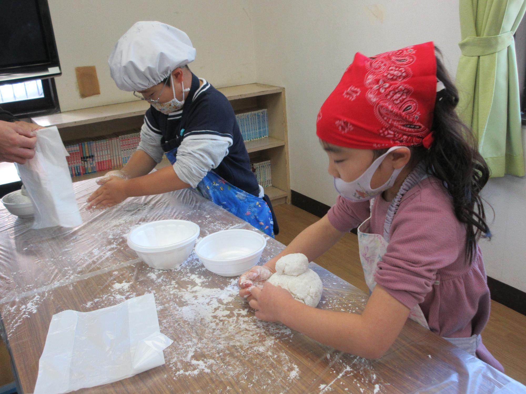 鏡もちづくりの様子