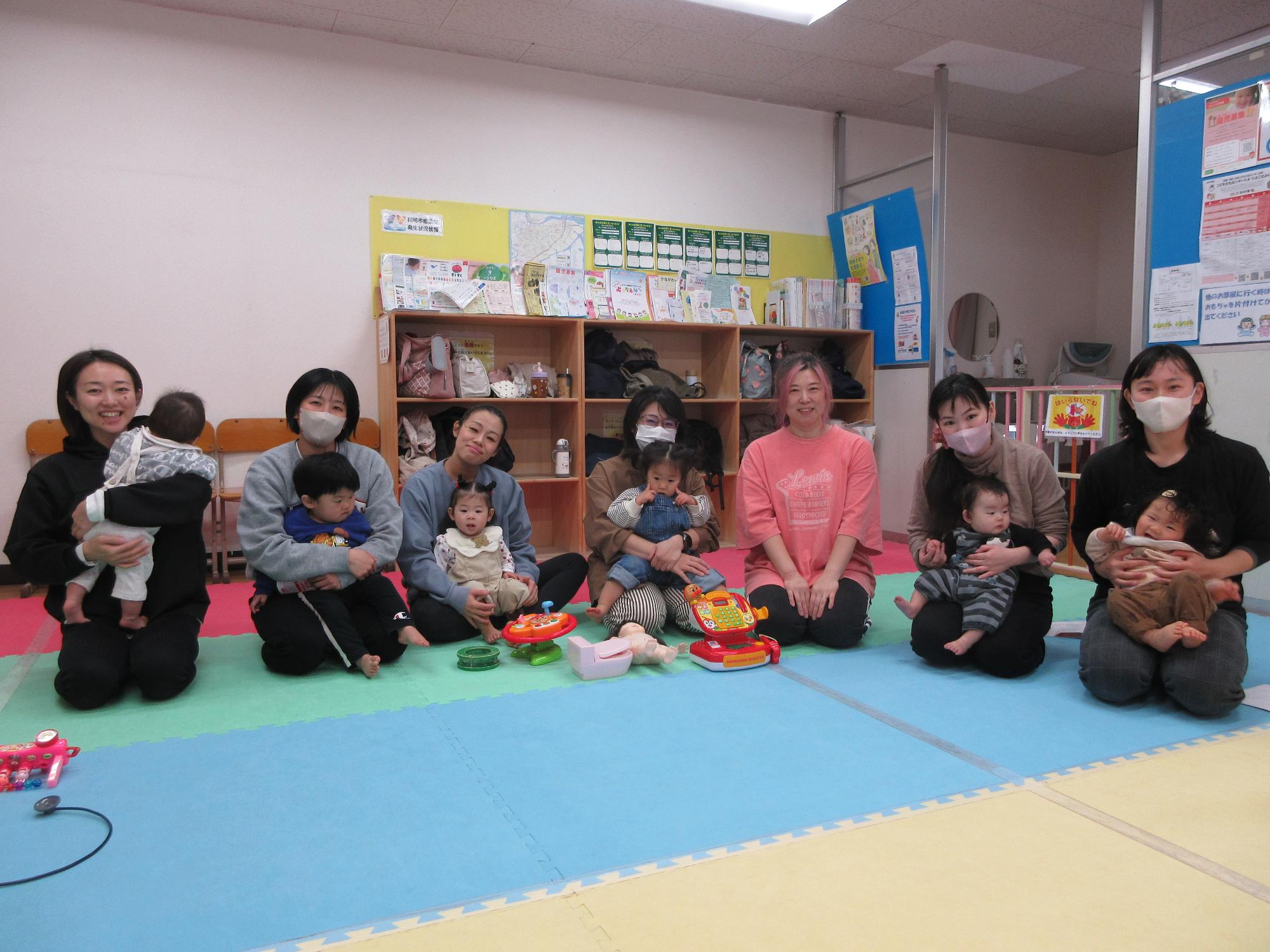 乳幼児親子の集合写真