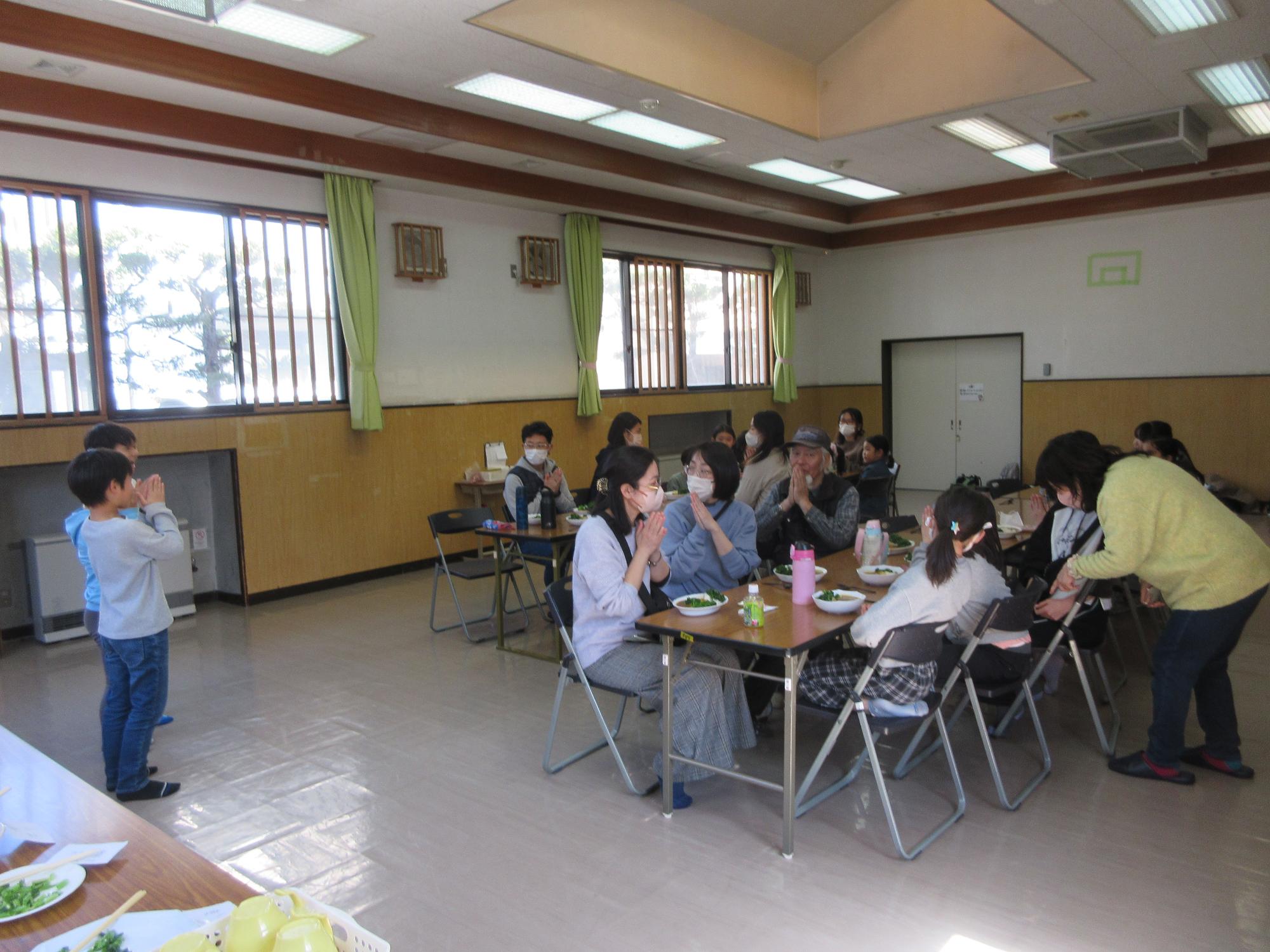 カレー昼食会の様子