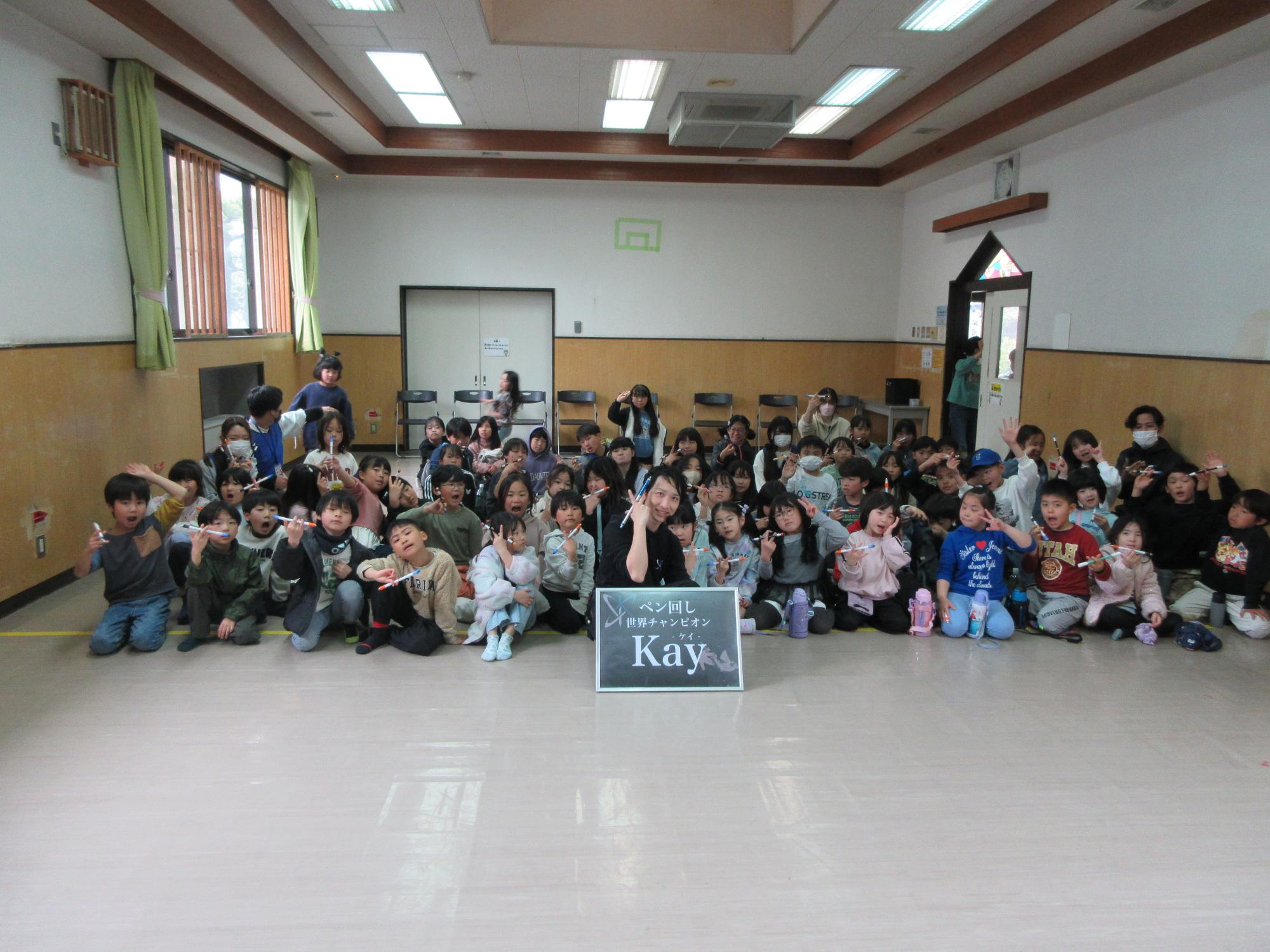 児童たちの集合写真