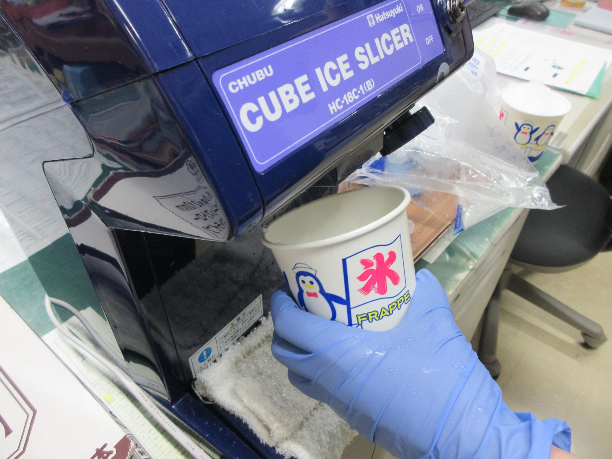 かき氷を作っている様子