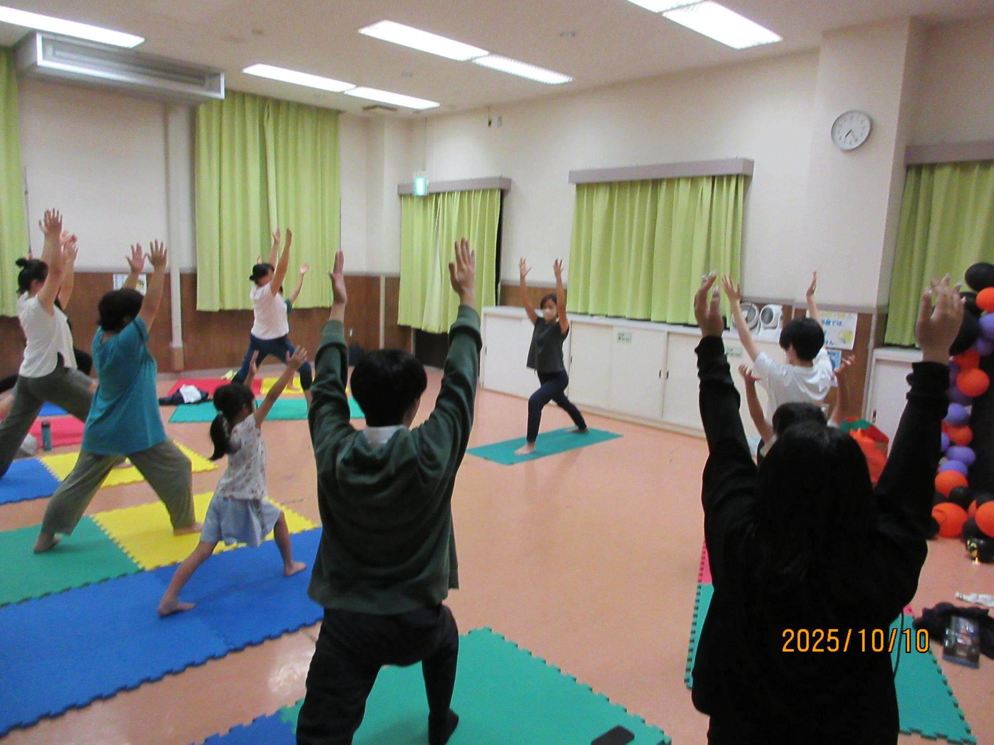 2025年10月_ナイトヨガの様子1