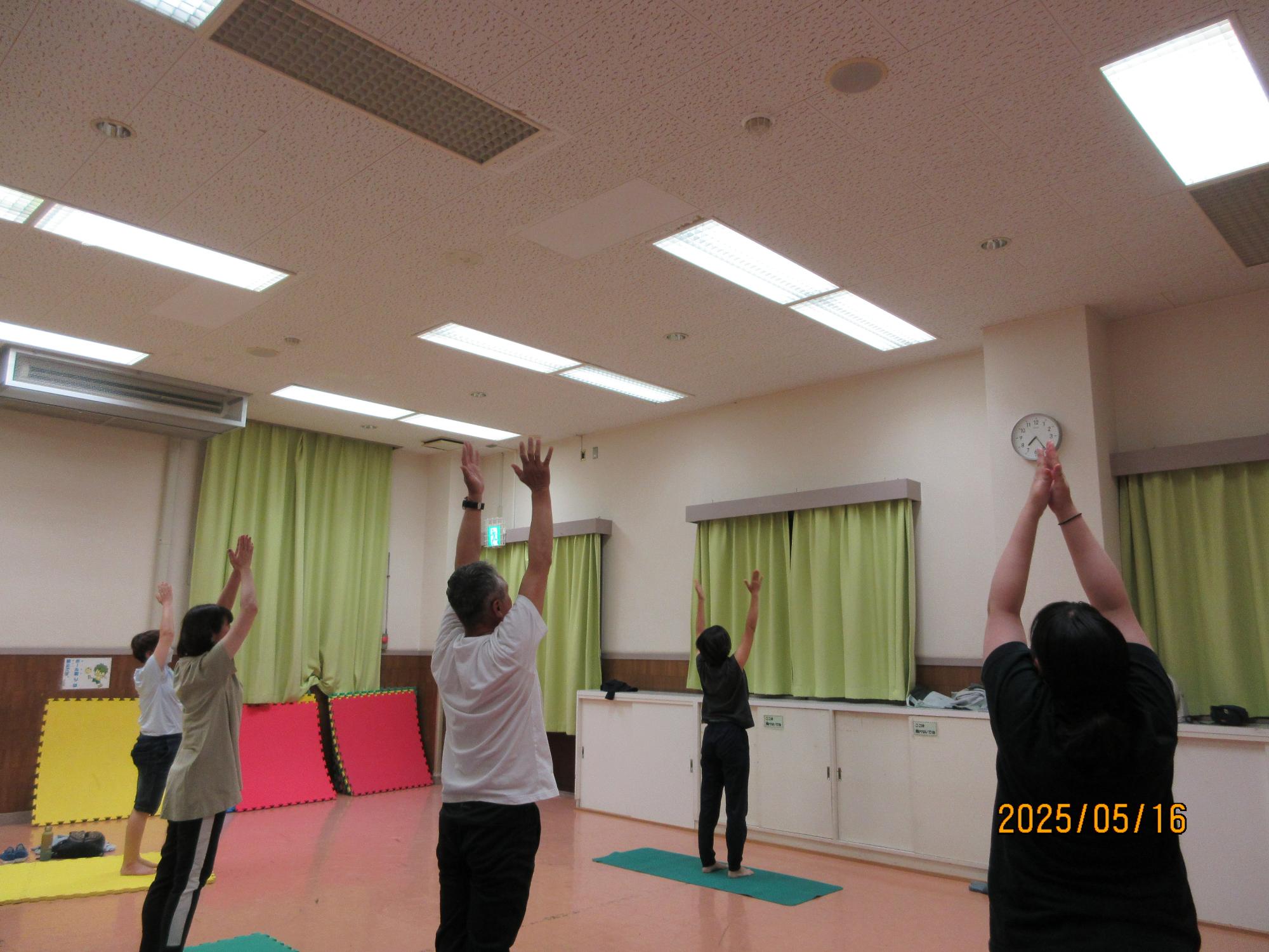 集会室で