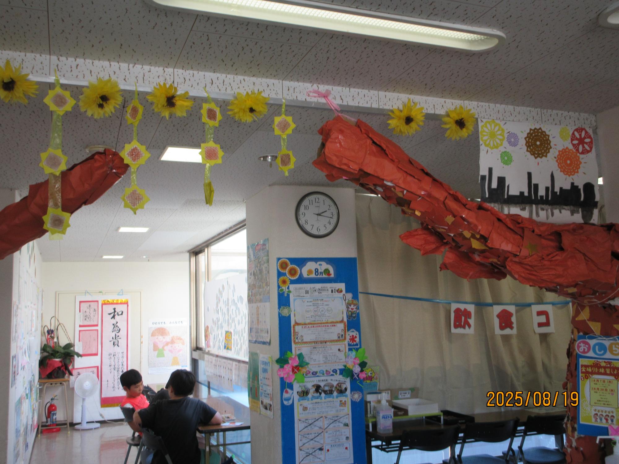 玄関に飾られた壁面の写真