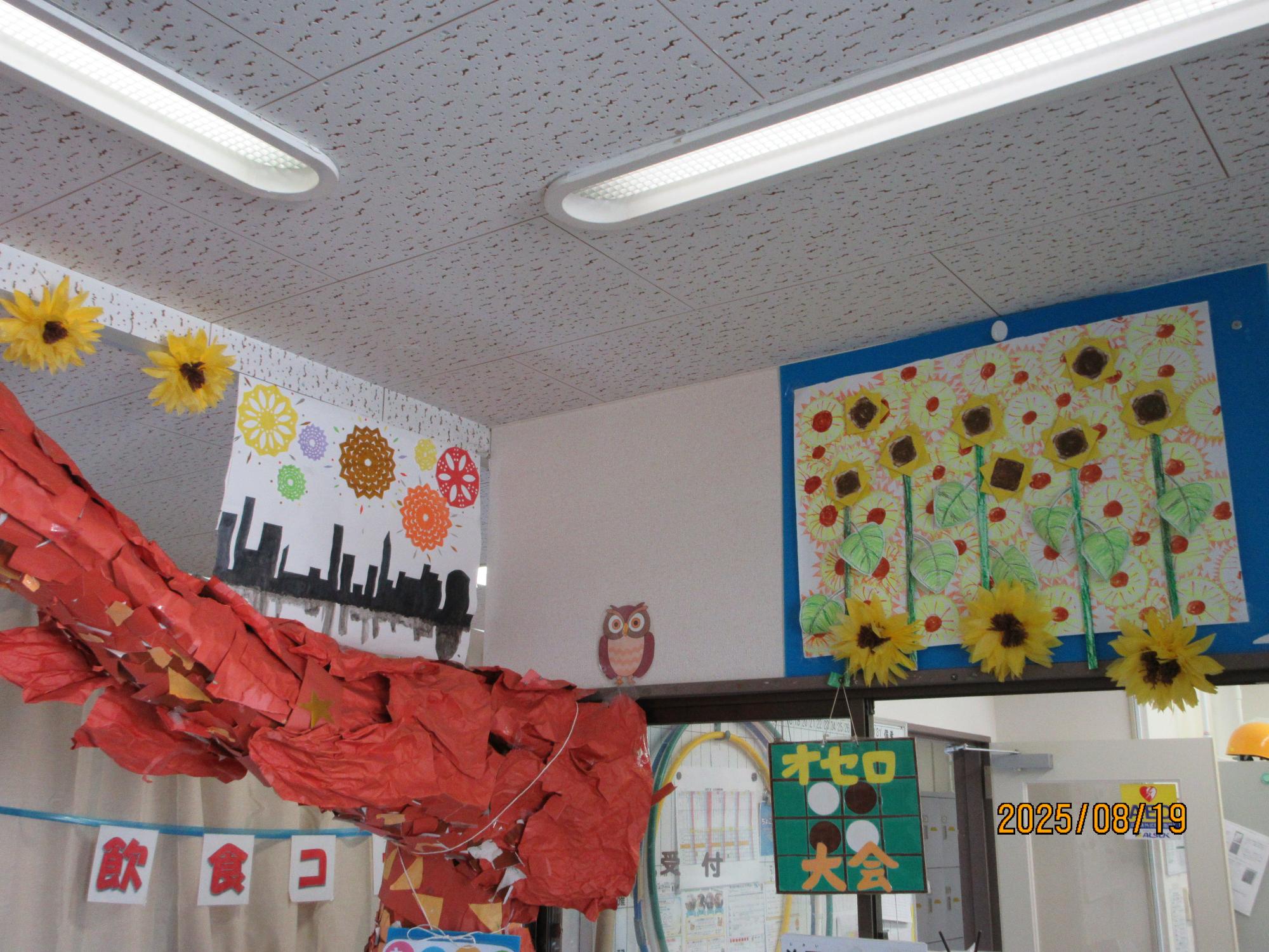 玄関に飾られた壁面の写真