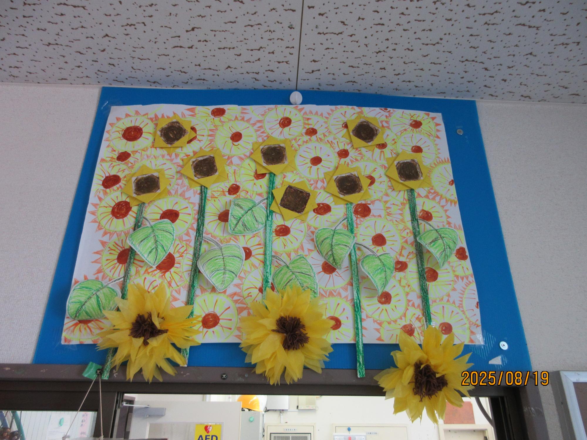 玄関に飾られた壁面の写真