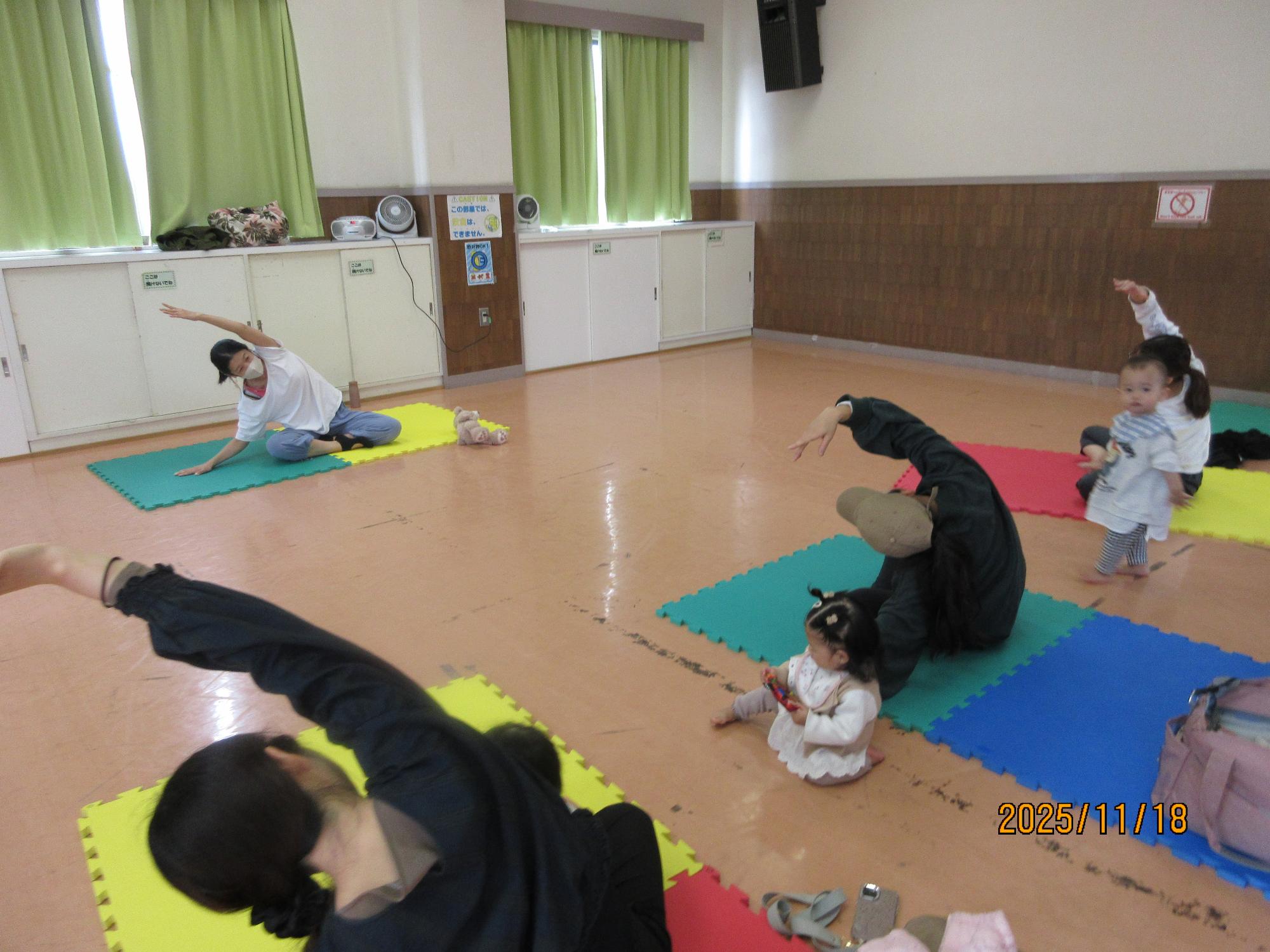 2025年11月_ベビーマッサージの様子1