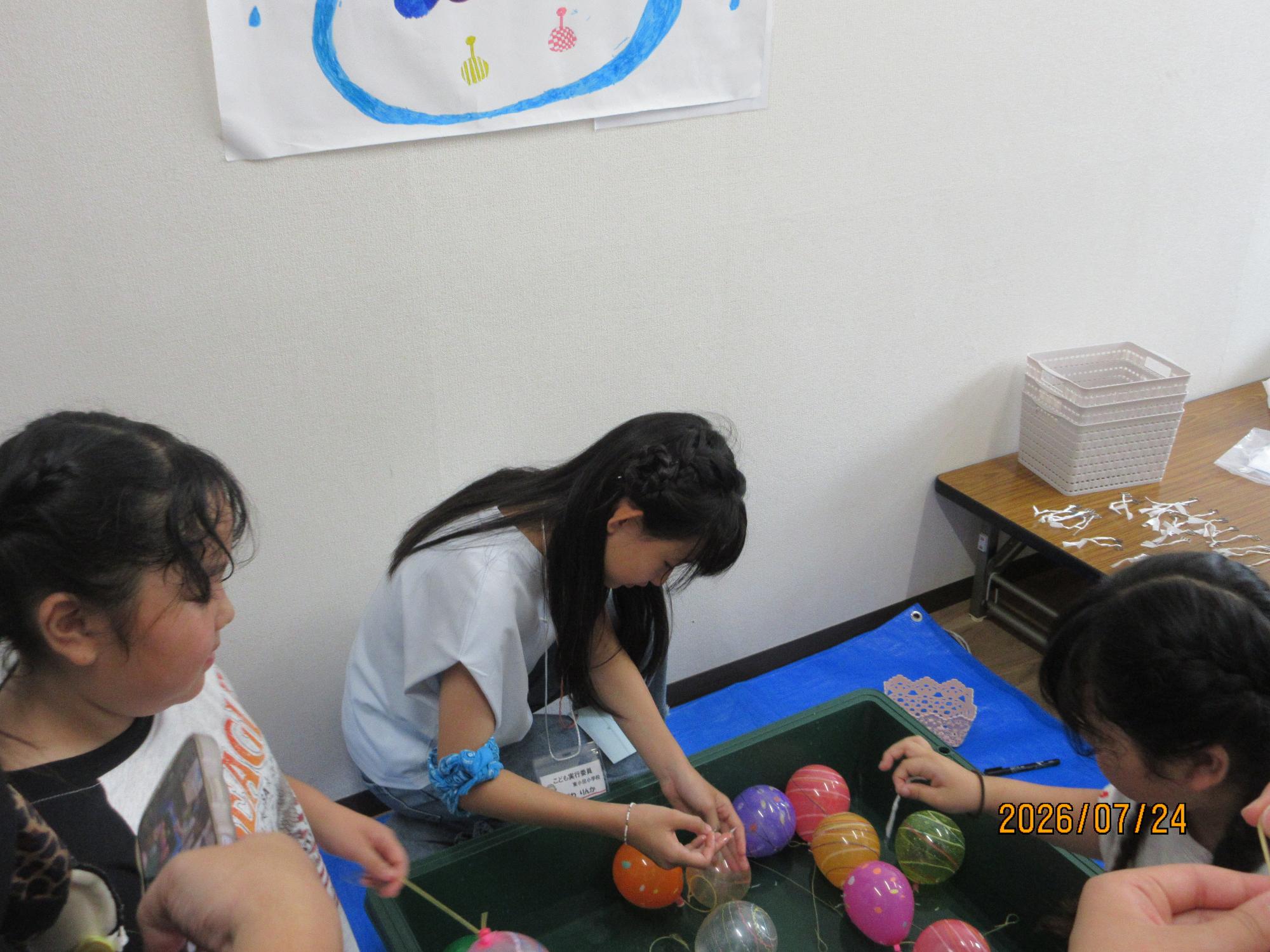こども実行委員がお手伝いをしているところの写真