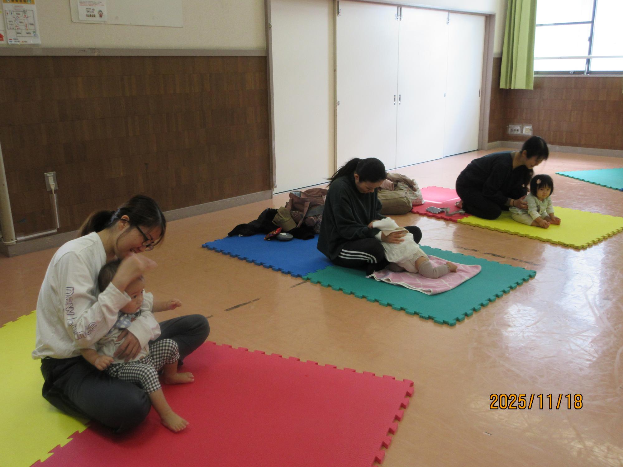 2025年11月_ベビーマッサージの様子2