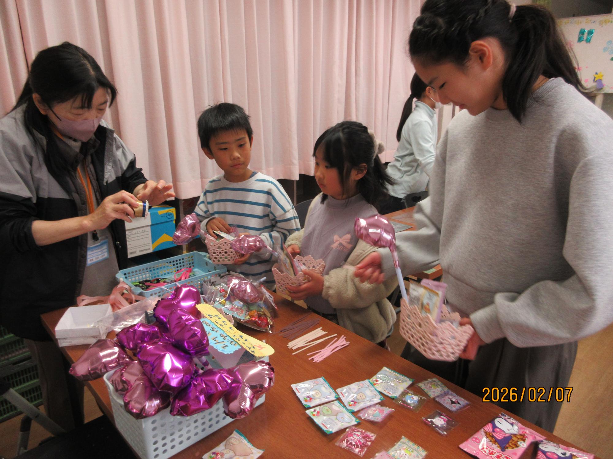2026年2月_キャンディーブーケづくりの様子2