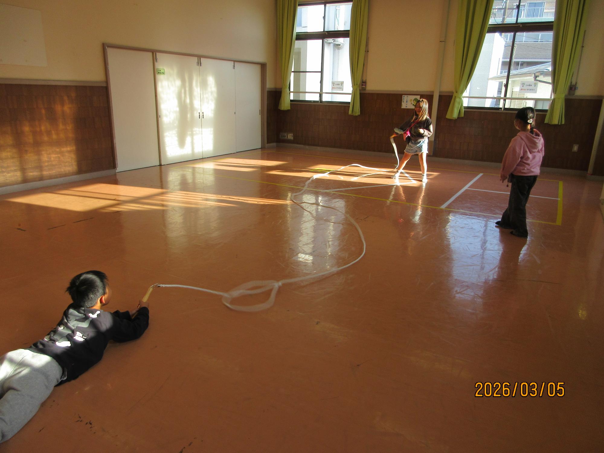 2026年度3月_集会室で遊ぶ様子1