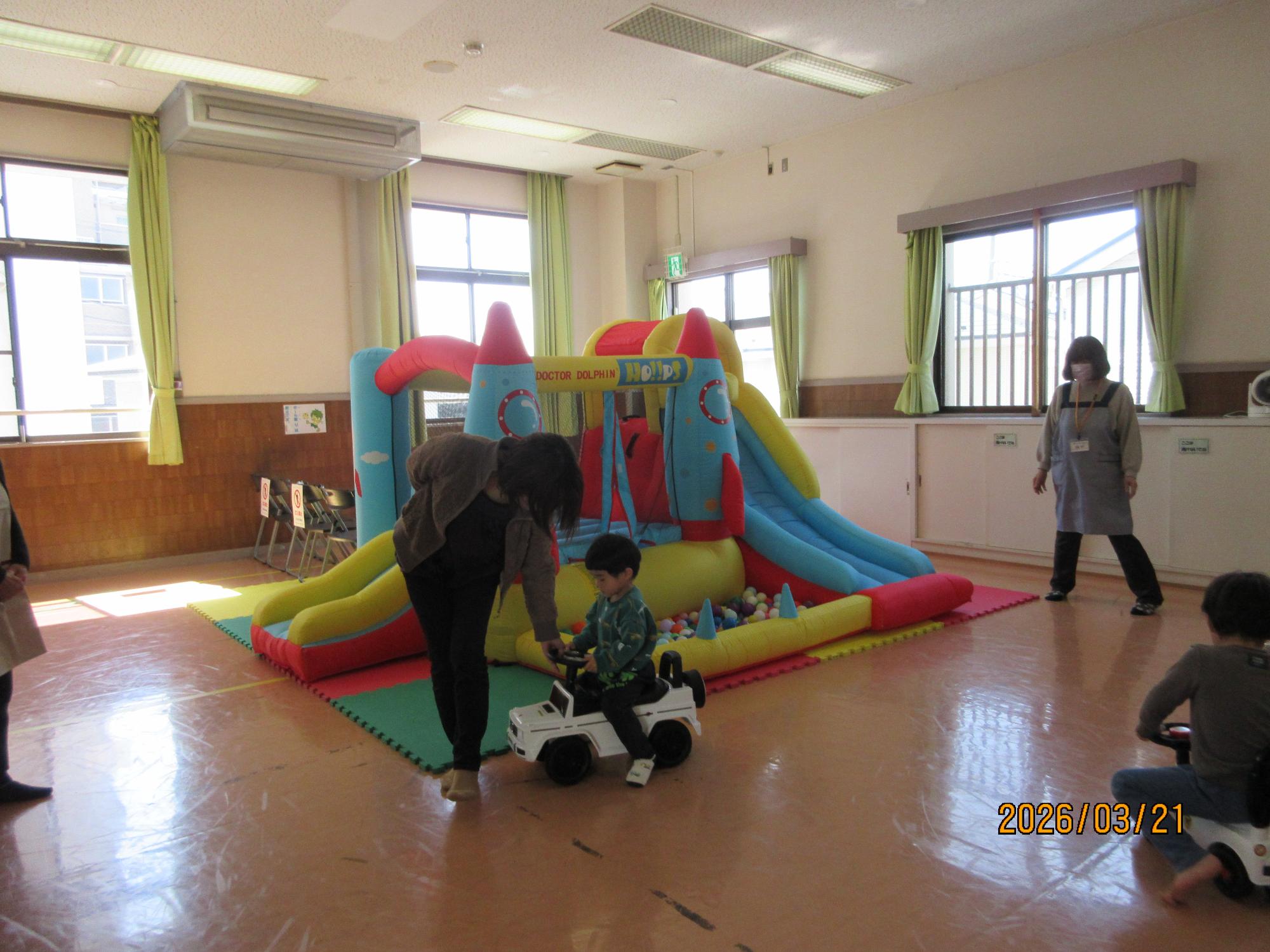 2025年度3月_ジャンピングスライダーの様子1