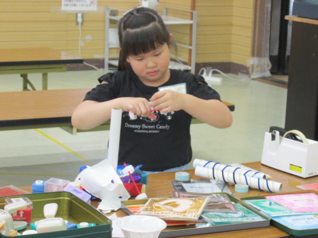 工作をしている女の子の写真2