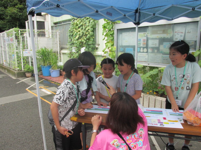 開会宣言をする子どもたちの写真