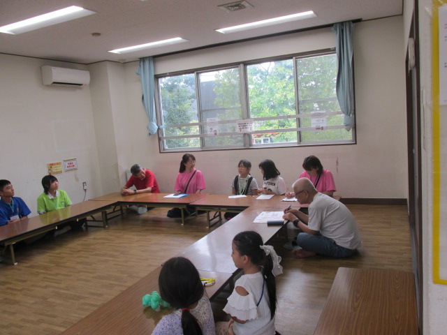 おまつり後のふりかえりを行っている写真