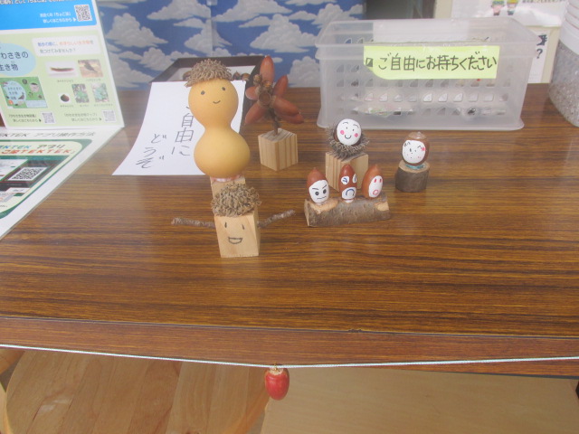 玄関に飾った作品たちの写真