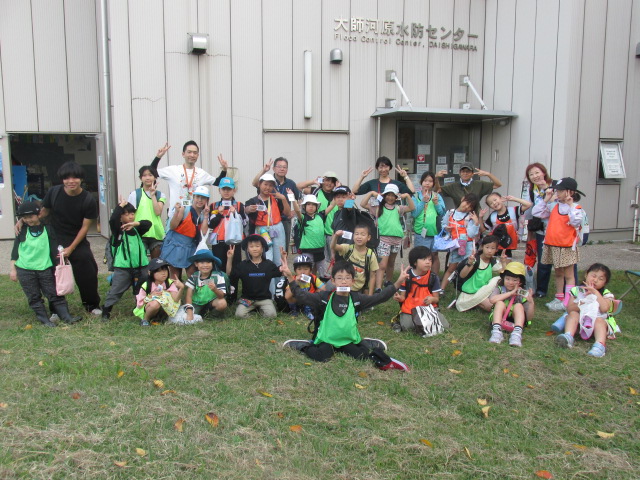 干潟館の前で撮った集合写真