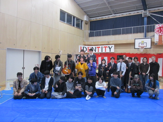 みんなで並んでいる記念写真