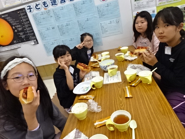 朝ご飯を食べている様子