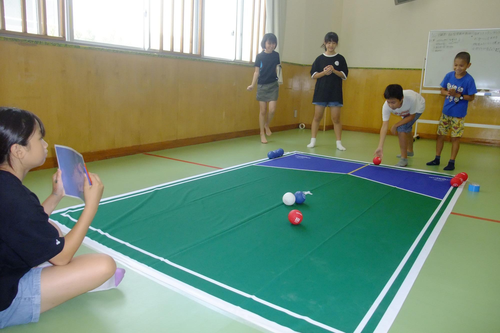 ボッチャをしている様子
