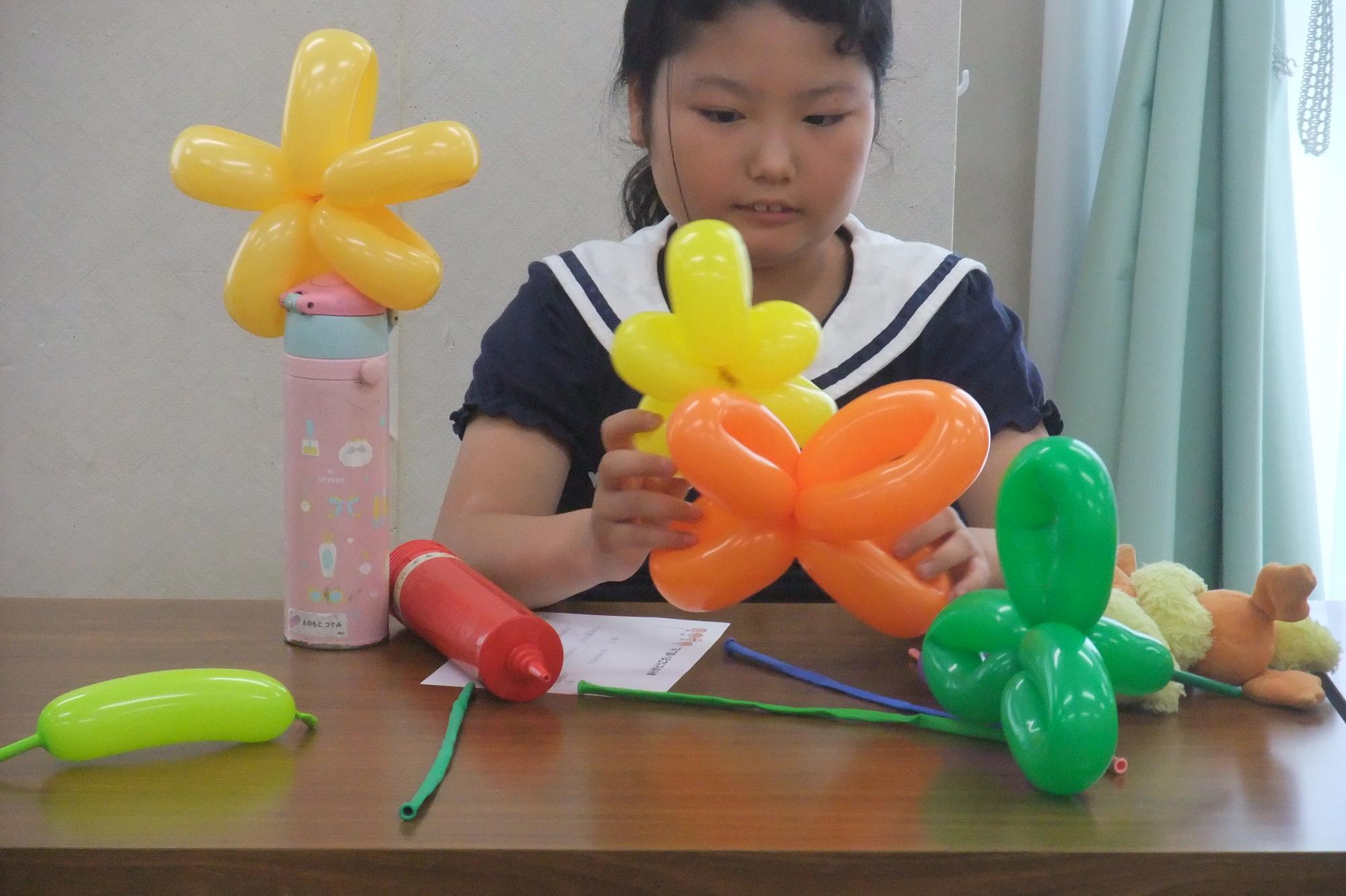 アートバルーンをしている様子