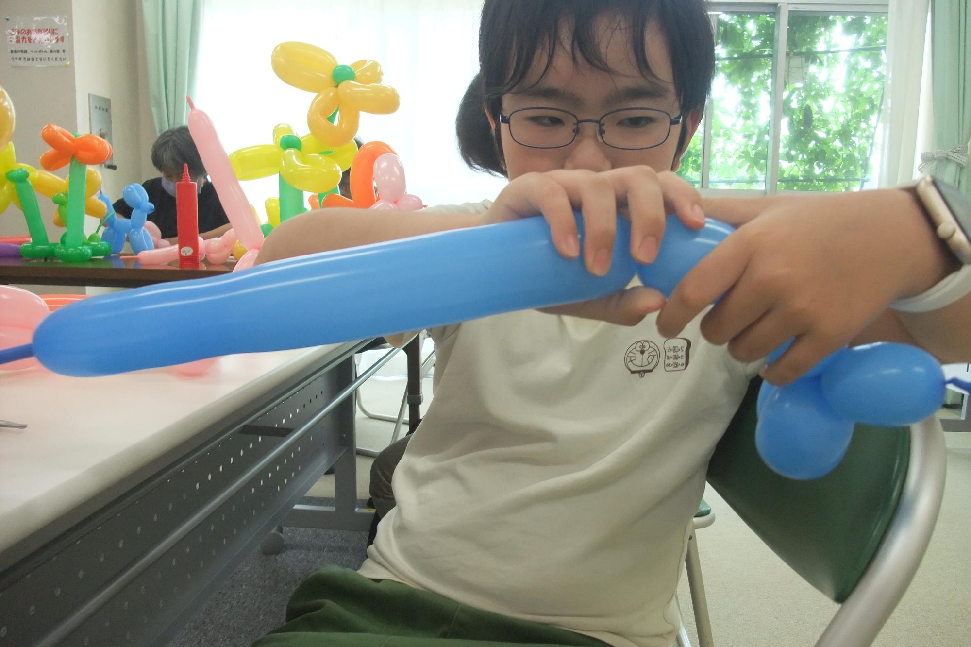 アートバルーンをしている様子