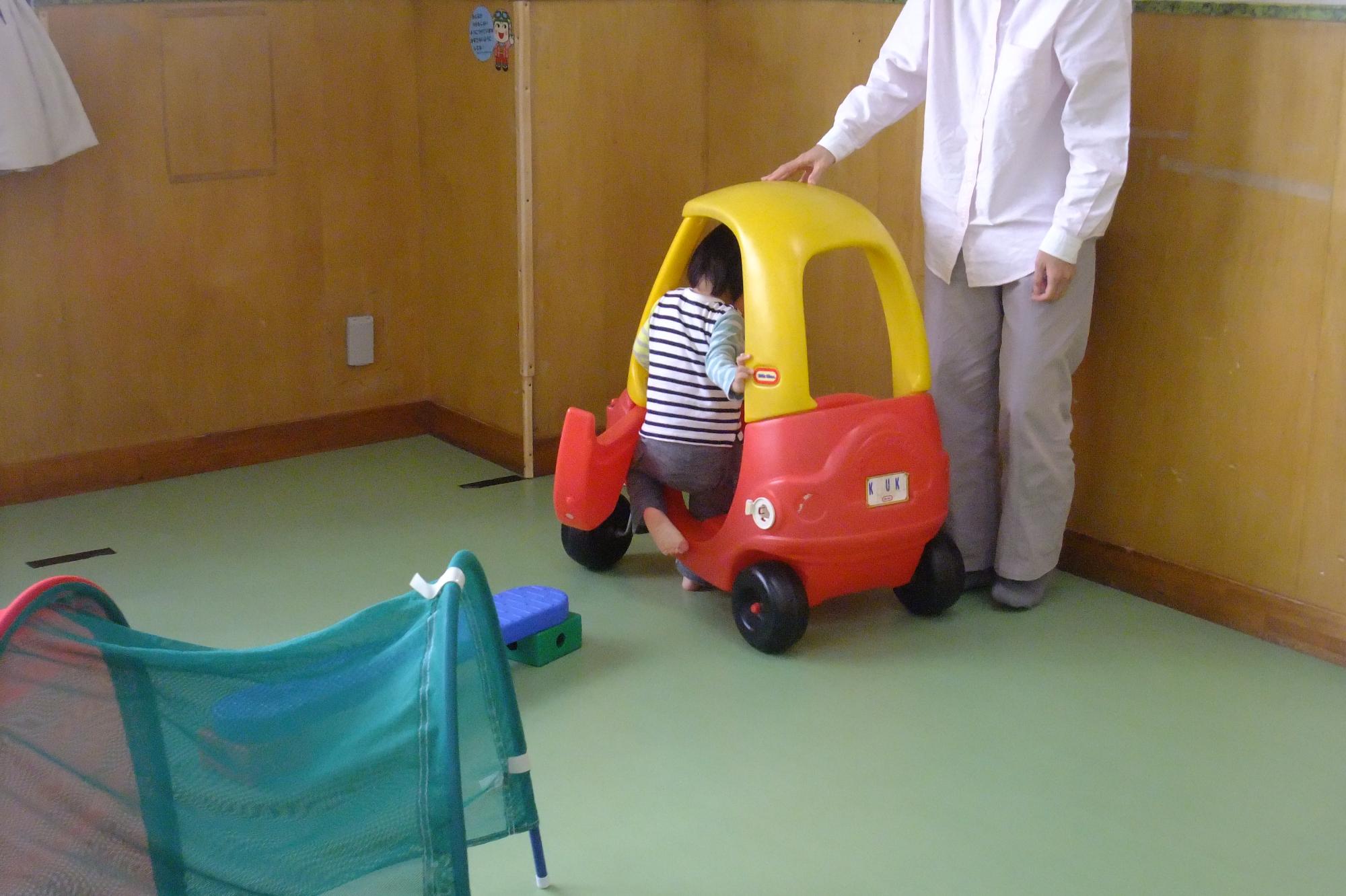 ぶんぶん広場で遊ぶ様子