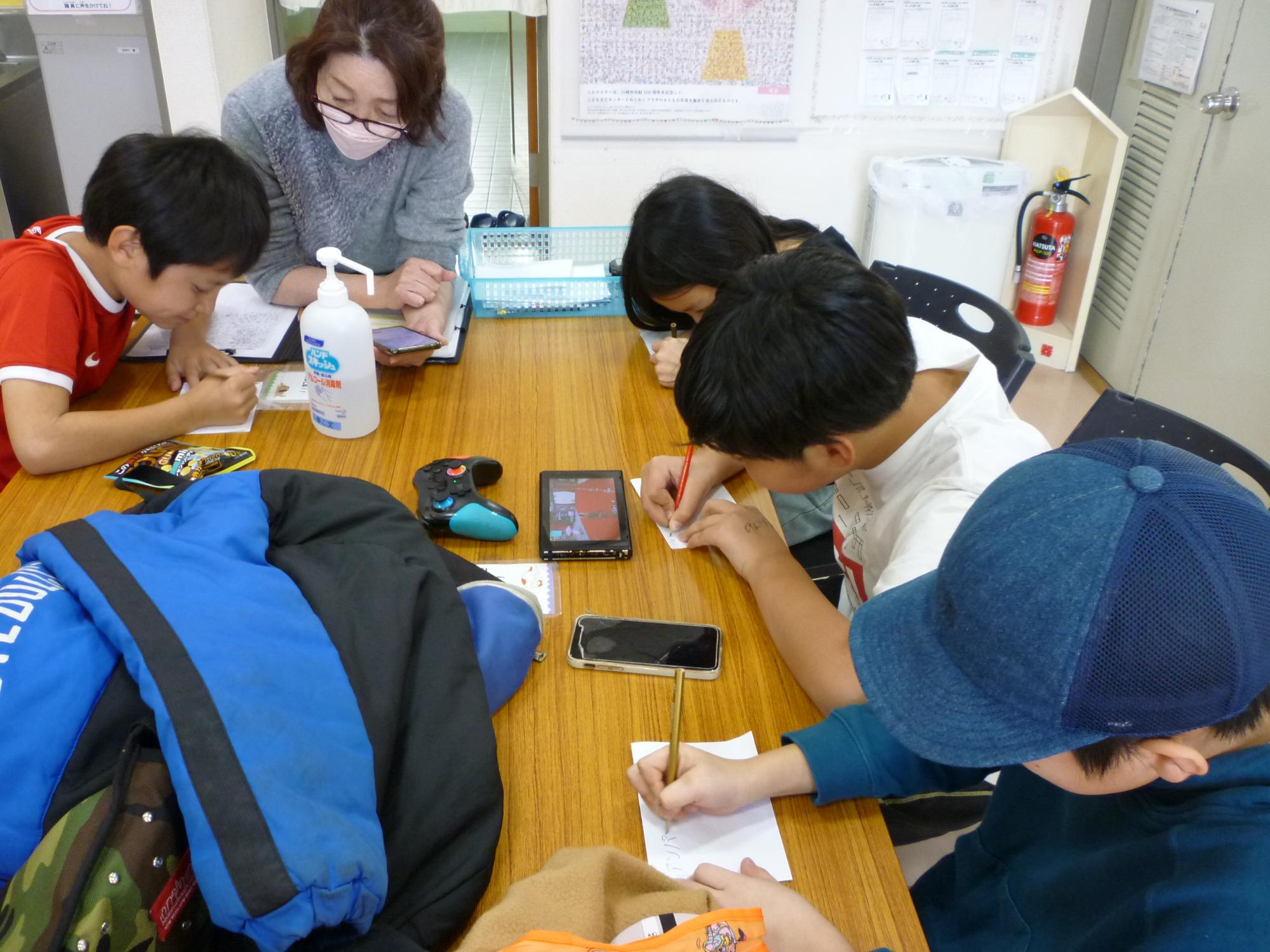 小学生と中学生で対決（12月こんちゃれ）