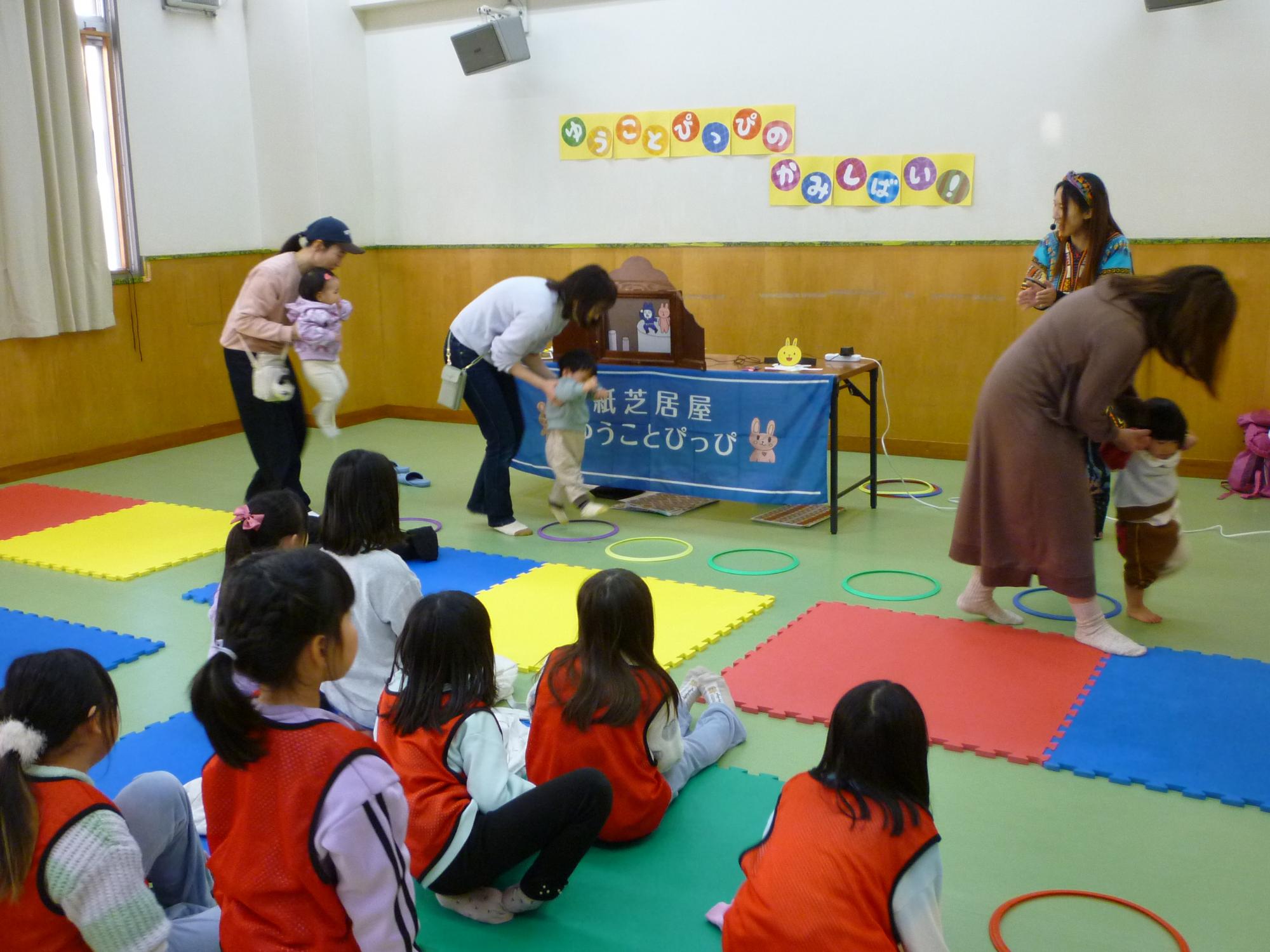 輪っか飛びの修行をしている様子