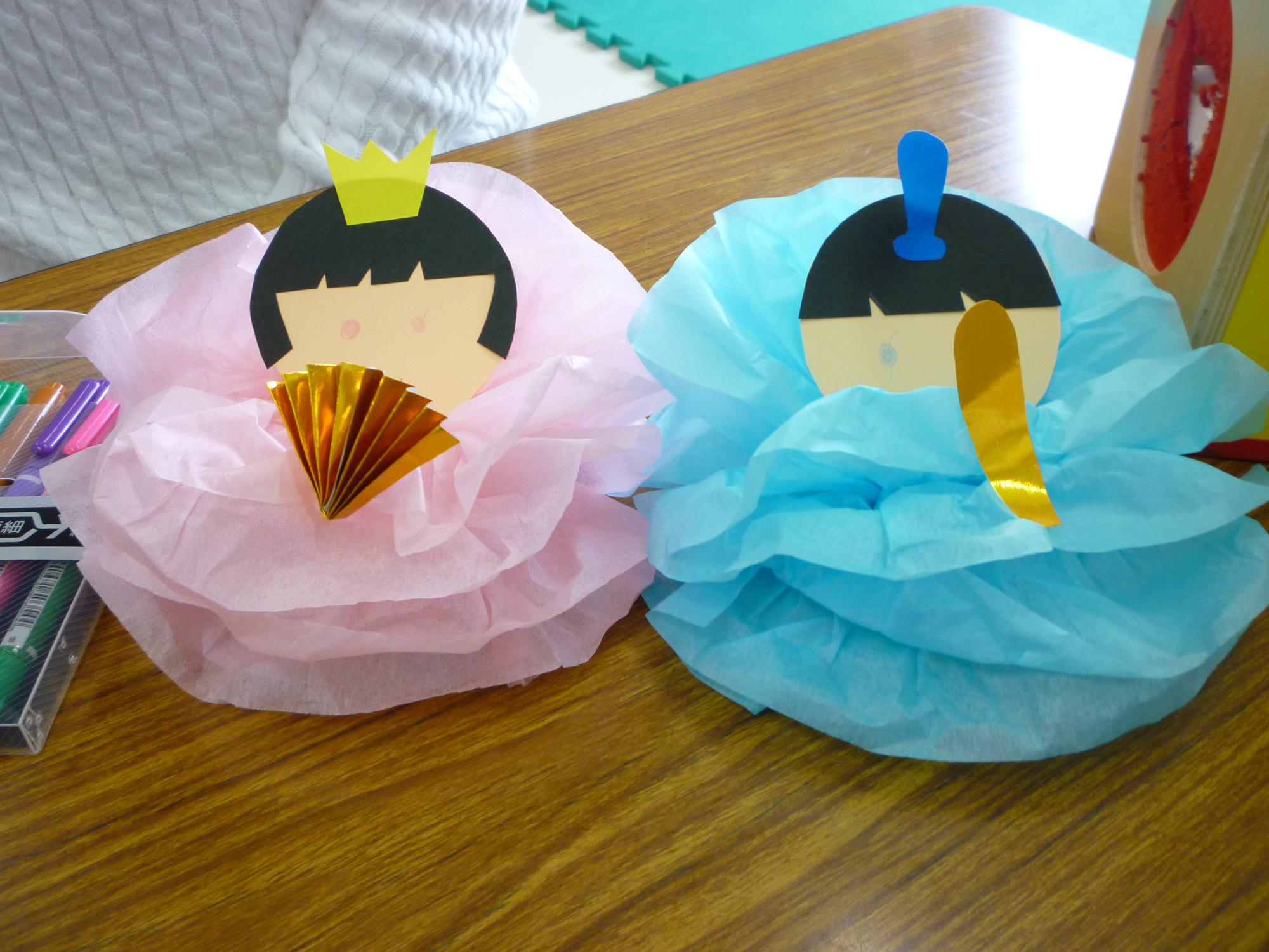 お花紙のおひなさまの完成した様子