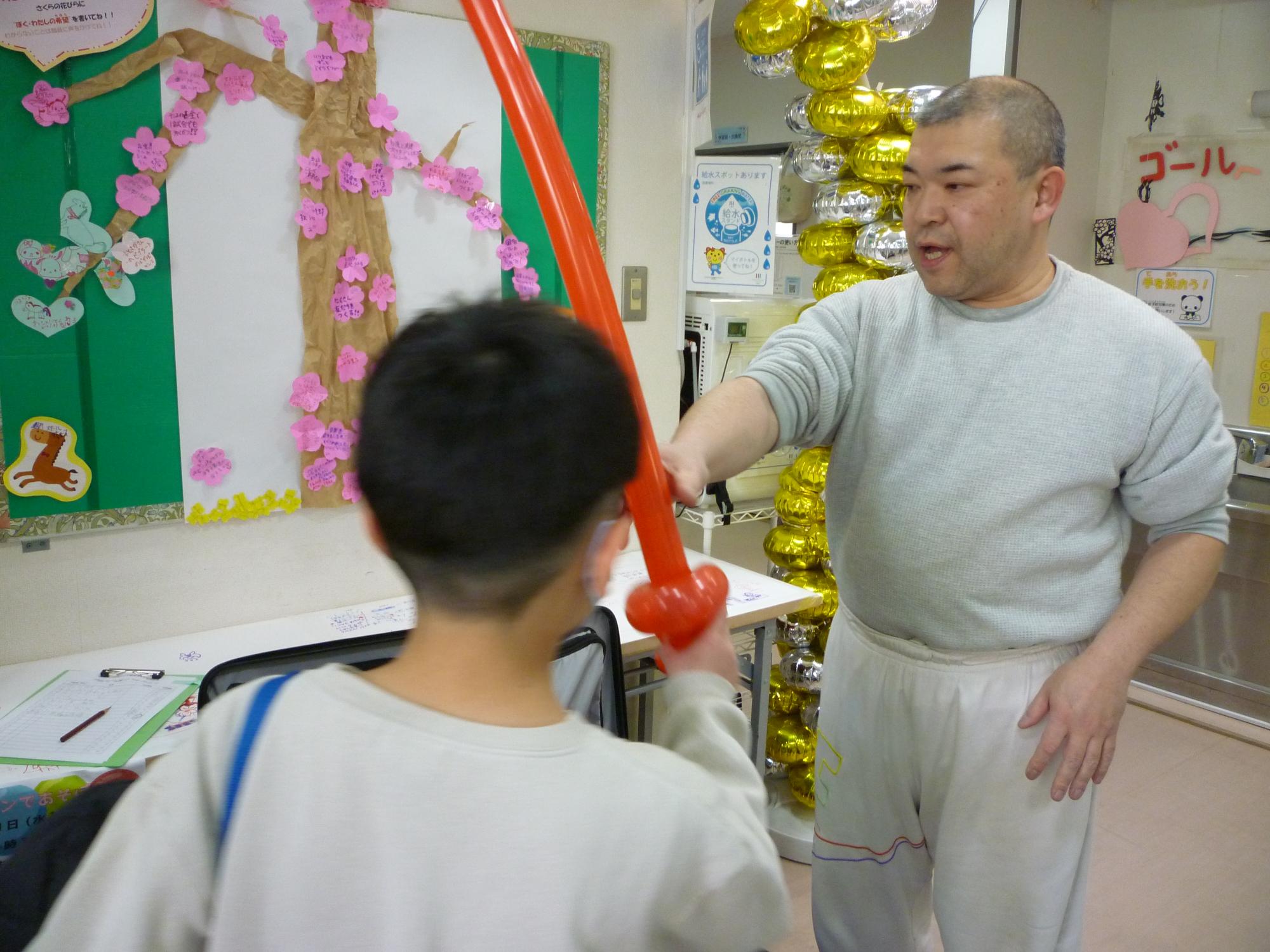 小学生とバルーン