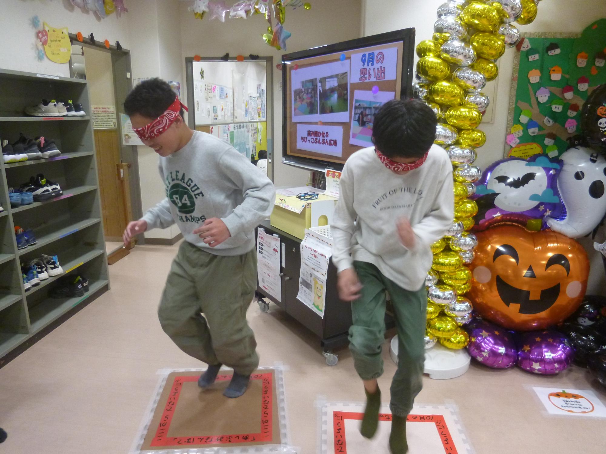 こんちゃれでお友達同士で競い合っている様子