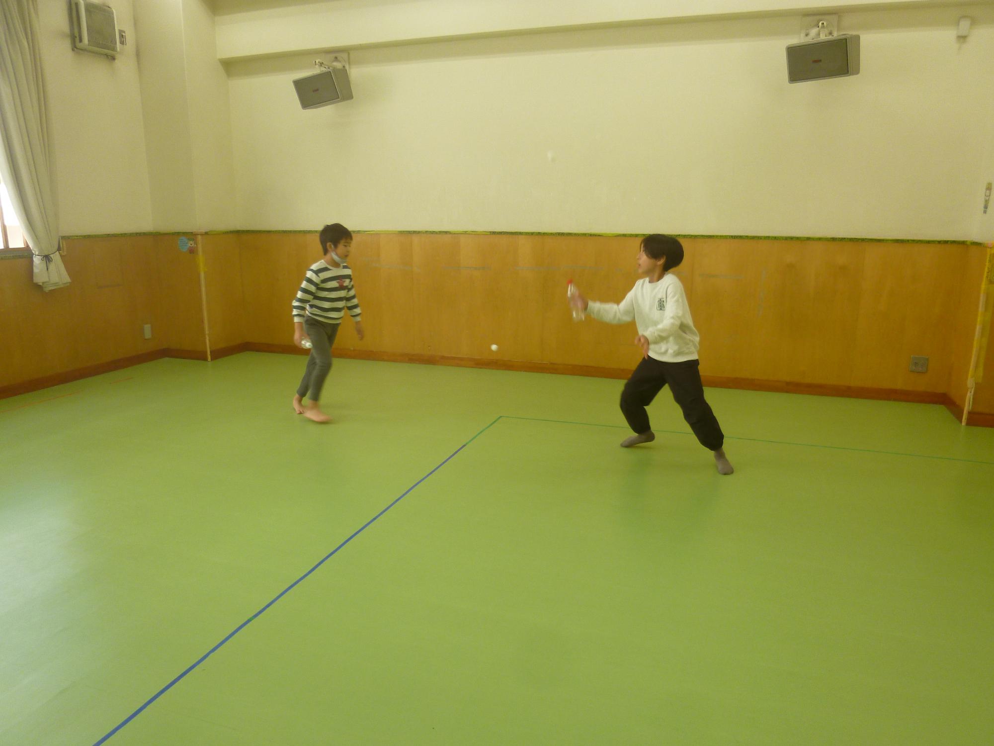 ピンポン玉をペットボトル