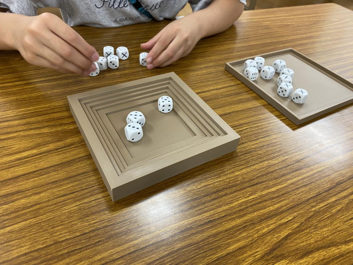 西御幸小学校わくわくプラザ3Dプリンターで作った遊具
