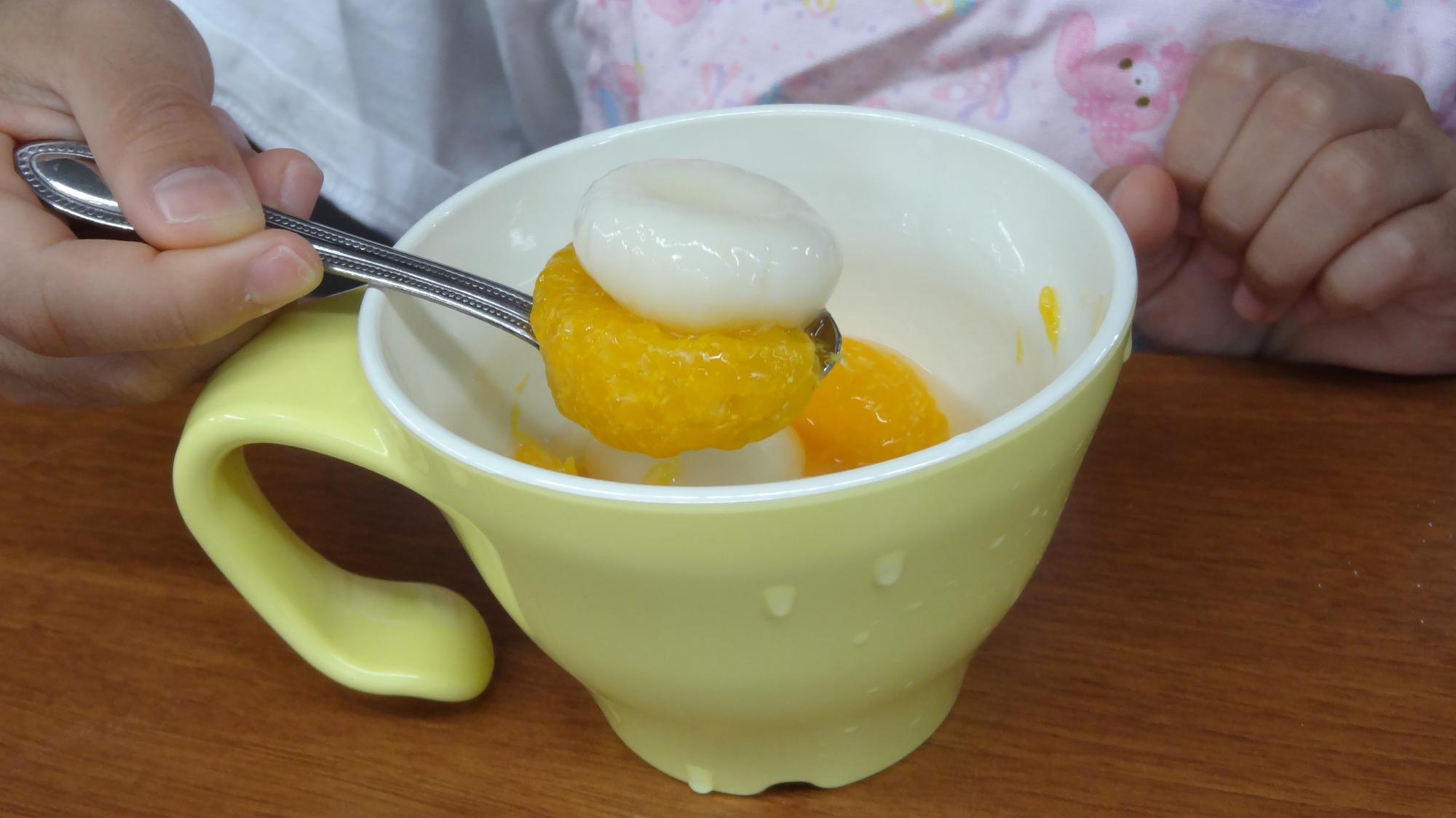 出来上がったフルーツ白玉の写真