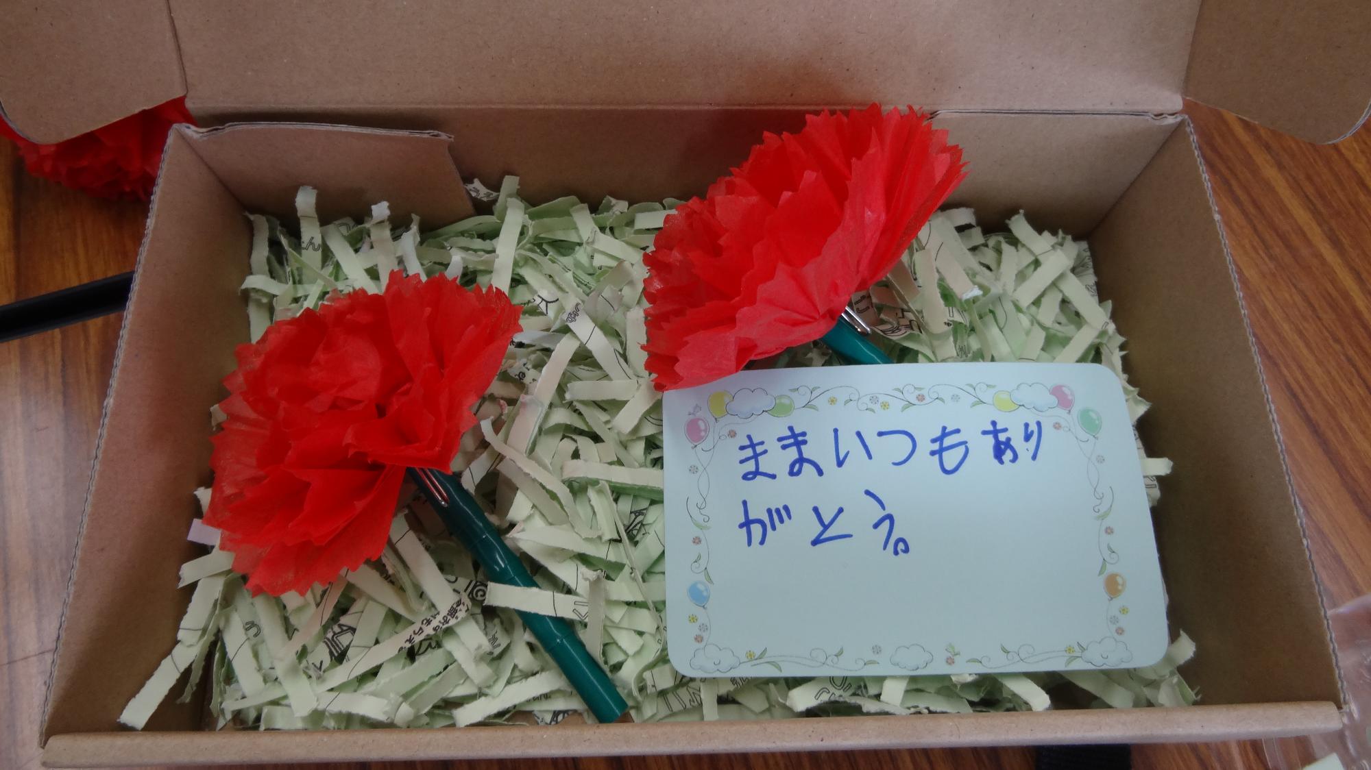 母の日に向けたお花作り工作