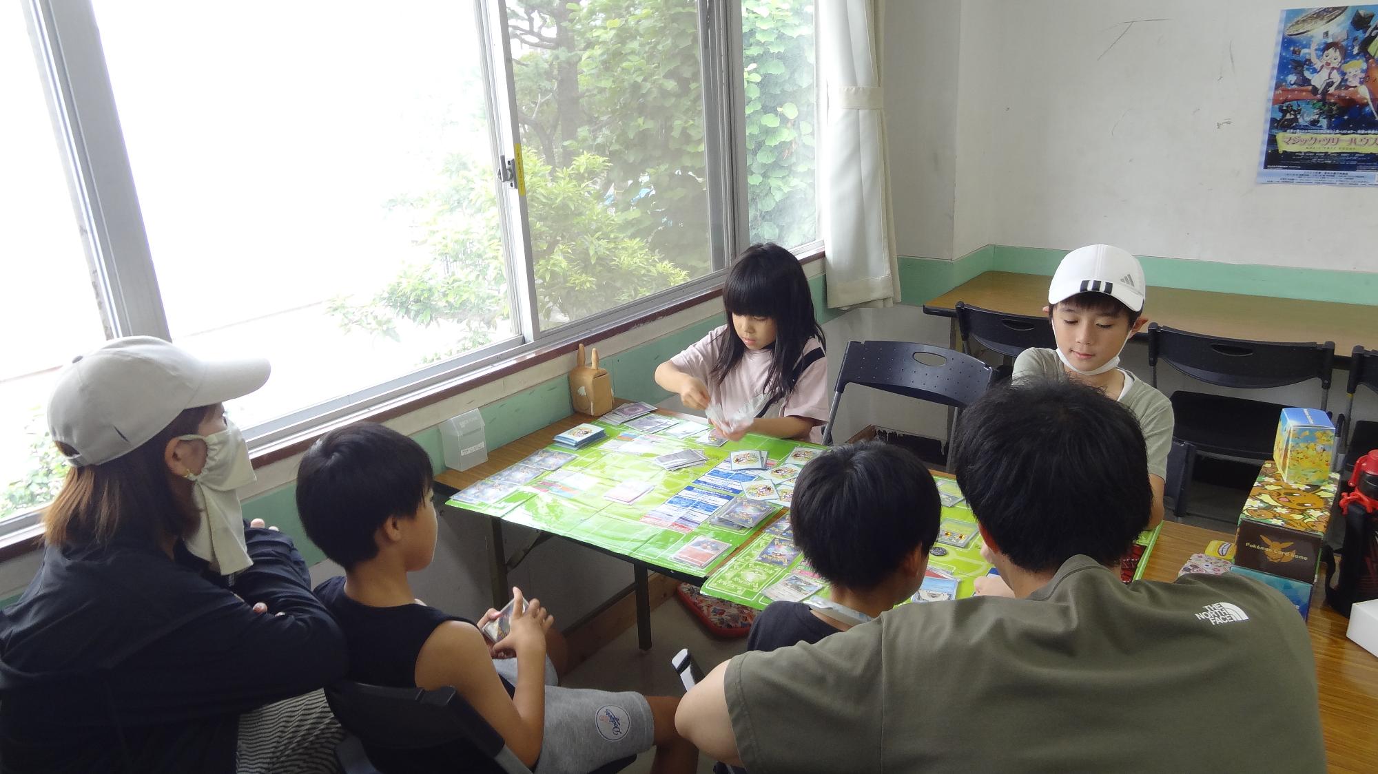 親子で行事に参加する様子